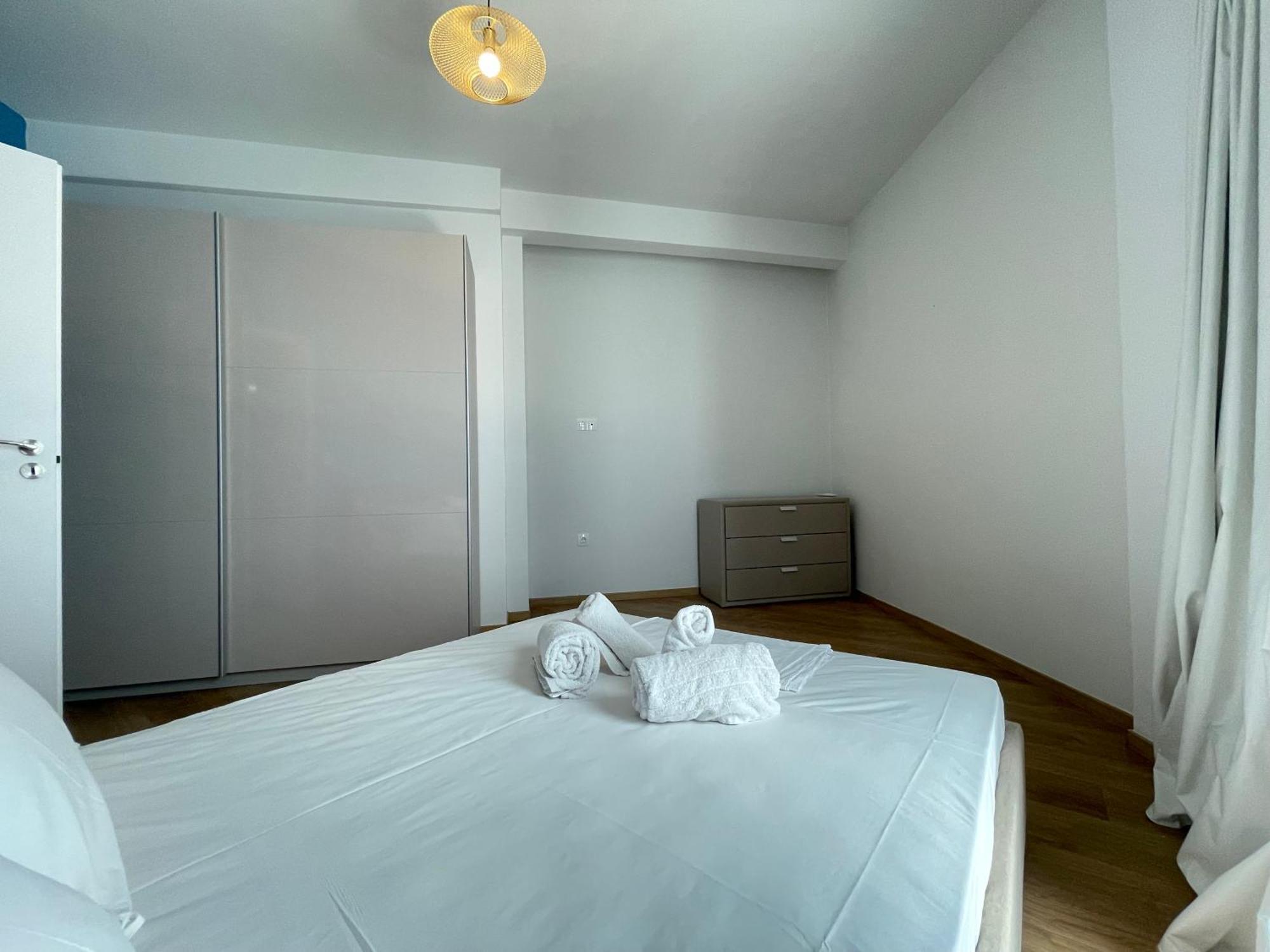 Athenean Bnb Seaside Serenity Steps From The Riviera 外观 照片